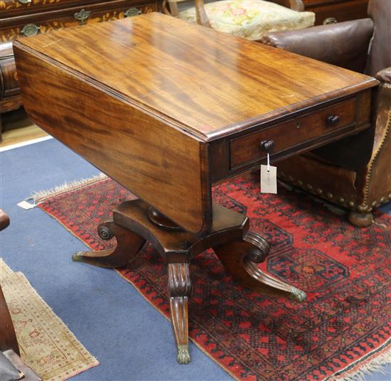A Regency mahogany Pembroke table W.97cm